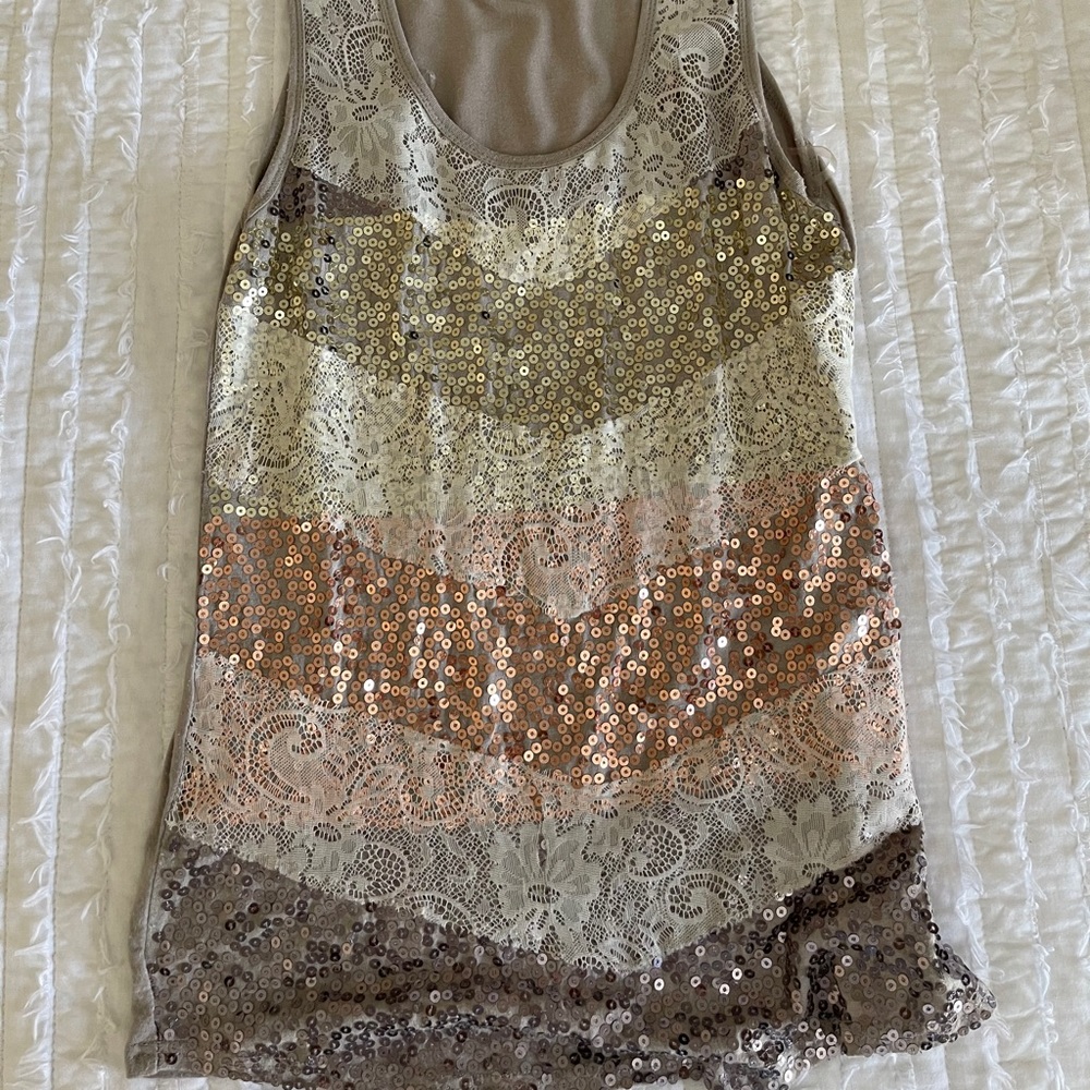 Gently used tank top from Buckle.